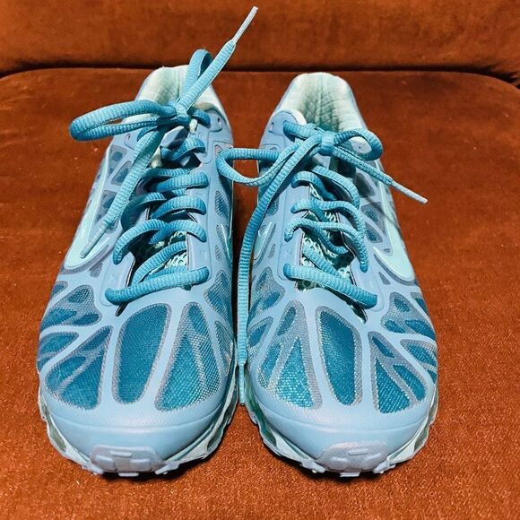 Mint Condition NIKE Air Max 2011 + Teal Blue with mixed blue bottom soles 7 US - Picture 2 of 9